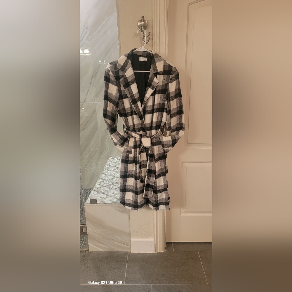 Gingham and Heels. Jorjie Coat. Black plaid flannel coat. Pink Diamond, size M